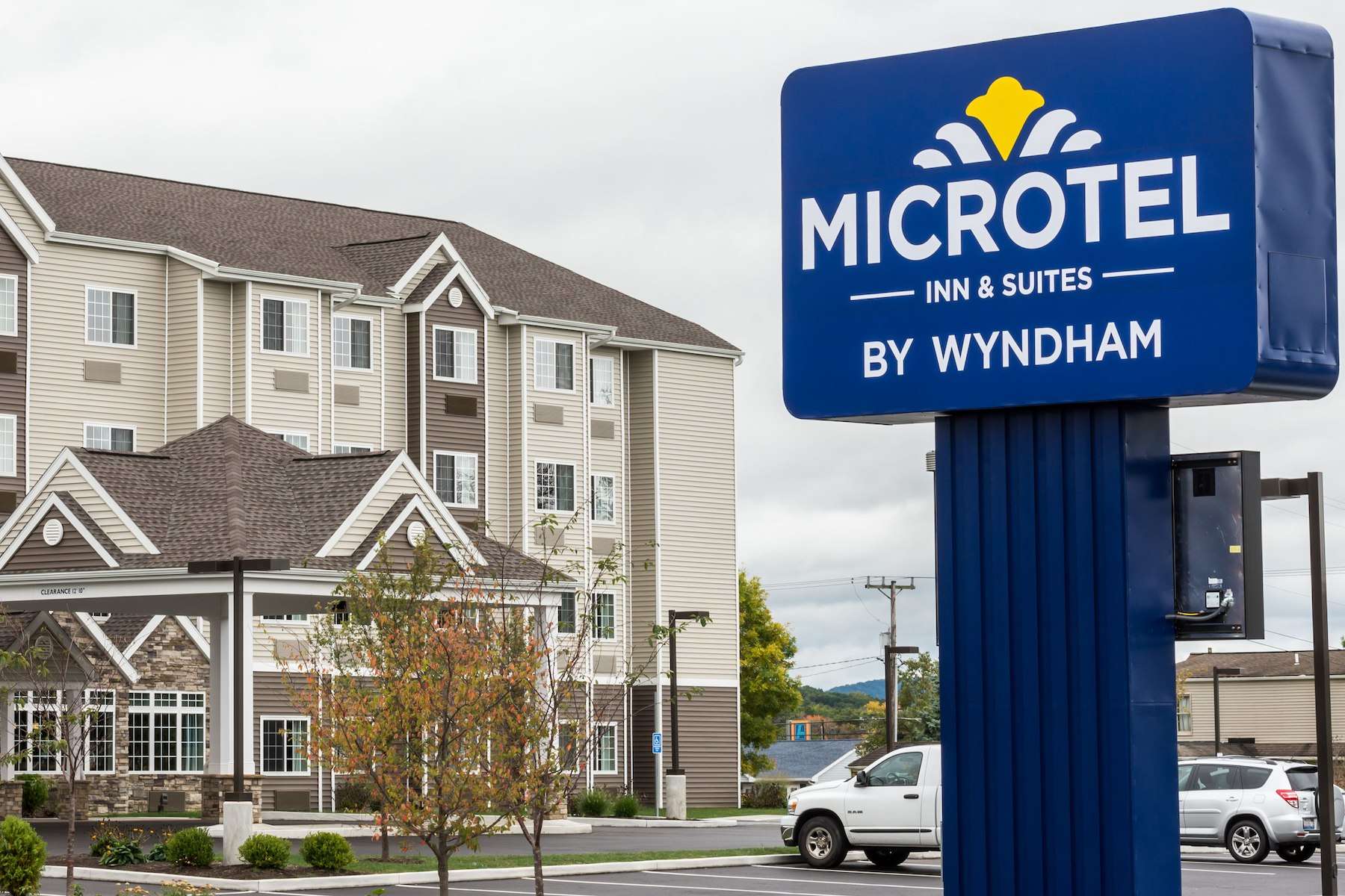 microtel-altoona_exterior_view_1