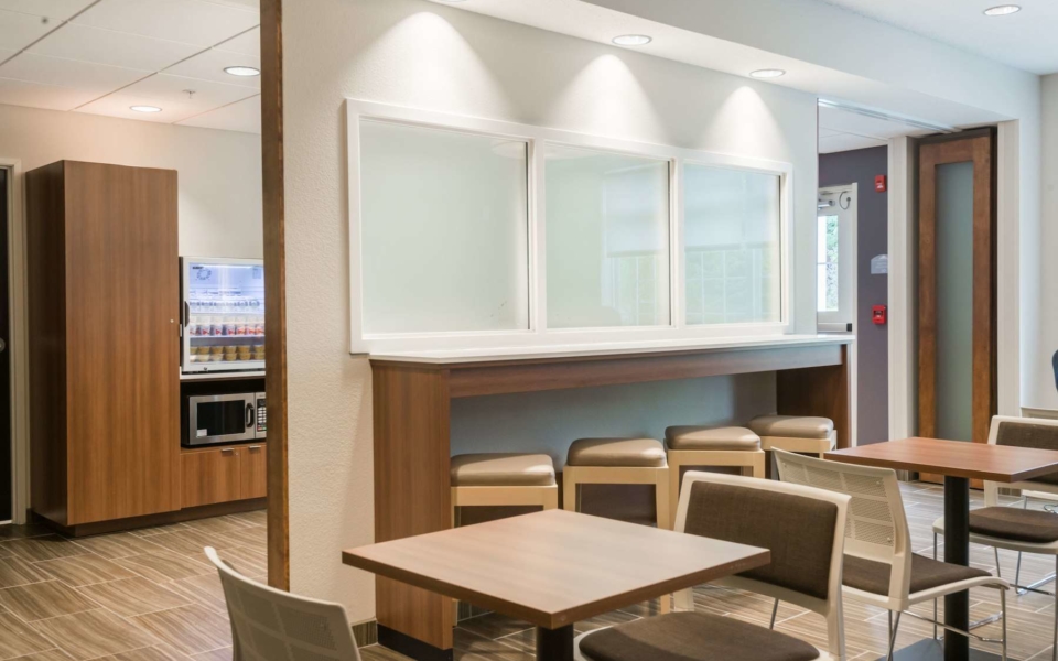 Microtel Inn & Suites Altoona Lion Country Lodging