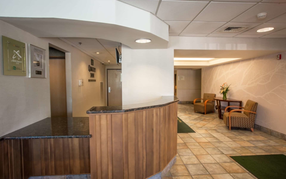 quality inn lobby