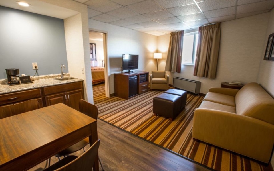 Super 8 King Suite